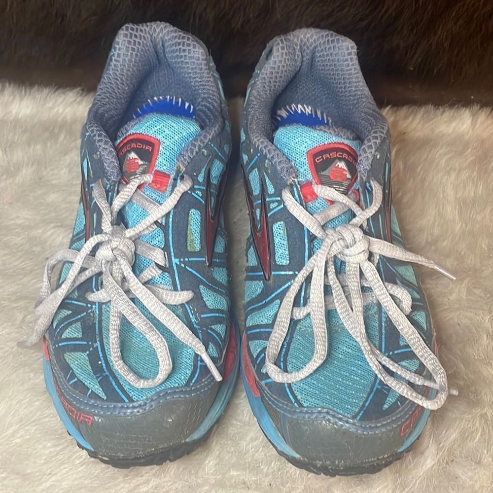 Brooks shoes Cascadia 6.5 (4000)